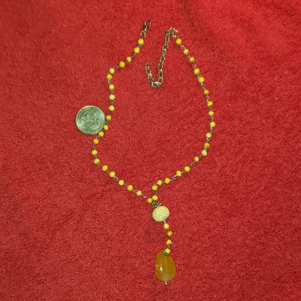 Cream plastic beaded & stone necklace